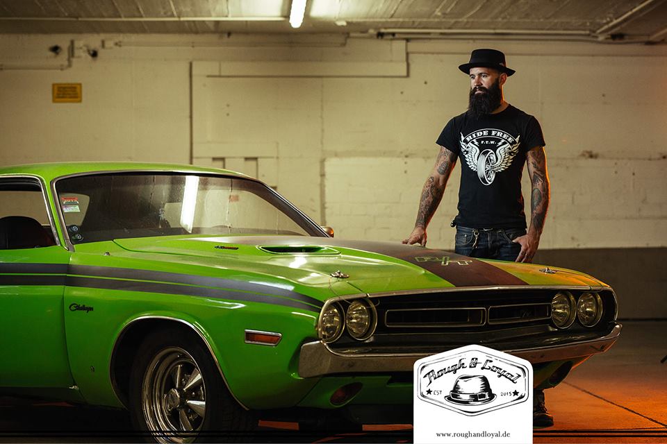 roughandloyal's tweet photo. Hatlove meets Carlove... β€οΈ #straigthats #roughandloyal #hats #musclecar #oldstyle #madewithpassion https://t.co/6NJdldPagc
