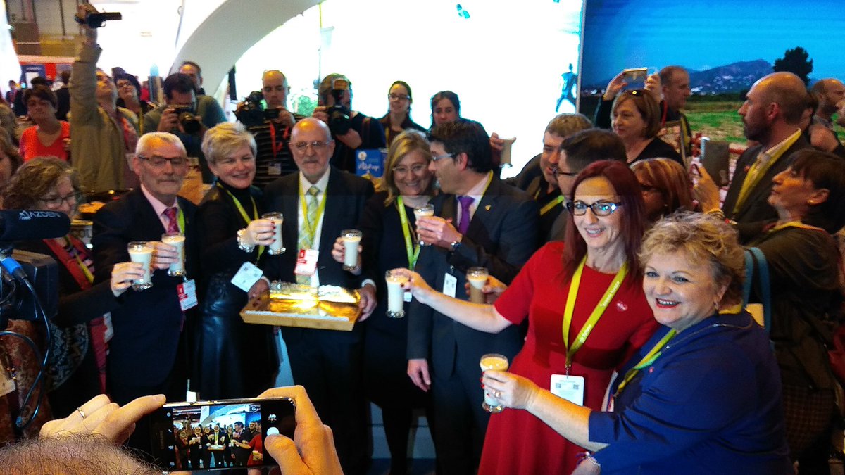 Hortanoticias's tweet photo. El presidente de la @dipvalencia visita a los municipios de l'Horta presentes en #FITUR2018 #WhyV https://t.co/nVHXbdKEZE