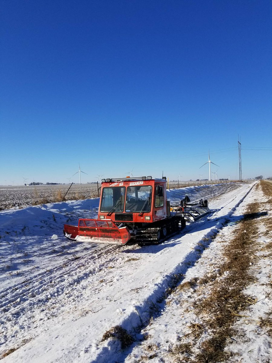 WCIceBreakers's tweet image. ran into Clunk out running 50 towards the Burnside Blacktop this morning! #Thankagroomer #clankandclunk #sledwebstercounty #sledwcib #snowmobile