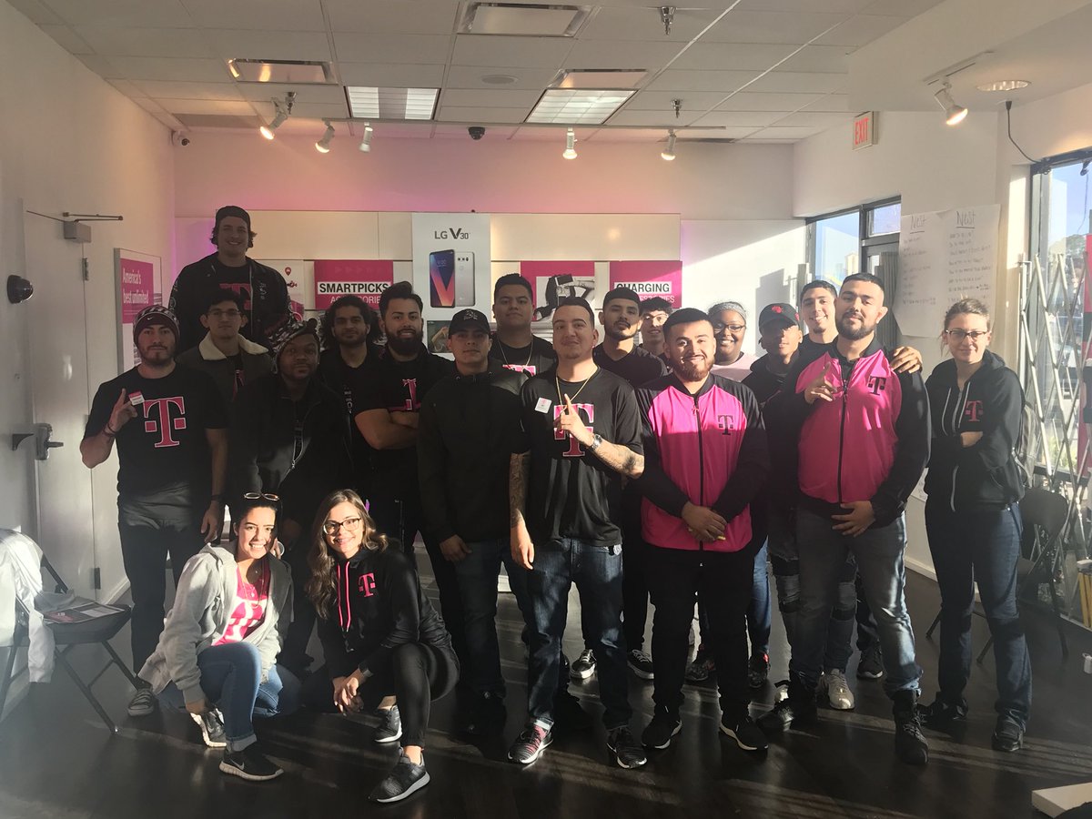 Awesome IoT training with the team from #TalkMobile this morning. This team is ready to bring the 🔥 to their stores! #IoT #SyncUp #ConnectedHome #Nest #AZSOMSquad #AZBringsTheHeat