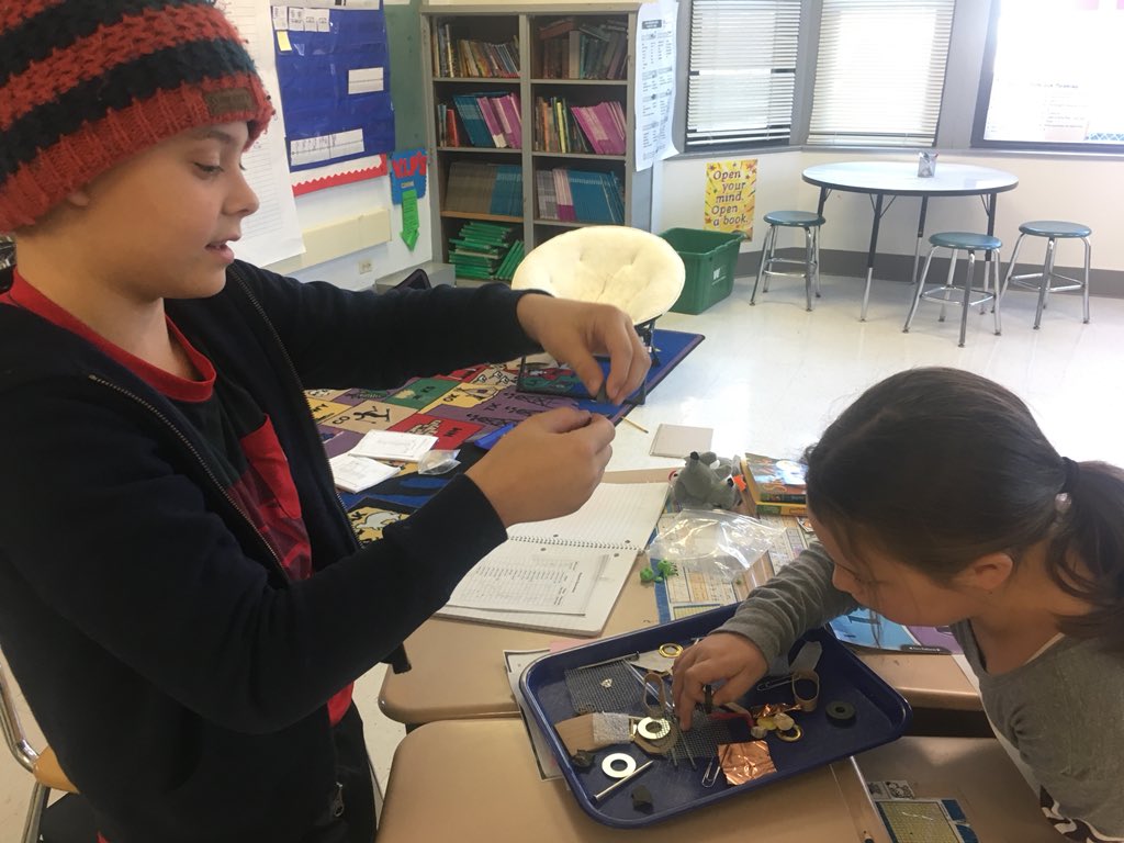 MrsDolby112's tweet photo. Exploring with magnets @MrsDolby112 @LincolnLions112 https://t.co/1nxiPXkCTE
