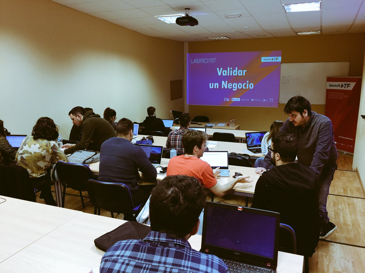 oliverguisado's tweet photo. En esta tarde fresquita de La Laguna #Tenerife seguimos diseñando nuestra estrategia para validar un negocio #launchTF #startups #PlanEmpleoEducaciónSuperior https://t.co/I32IfV3WMQ