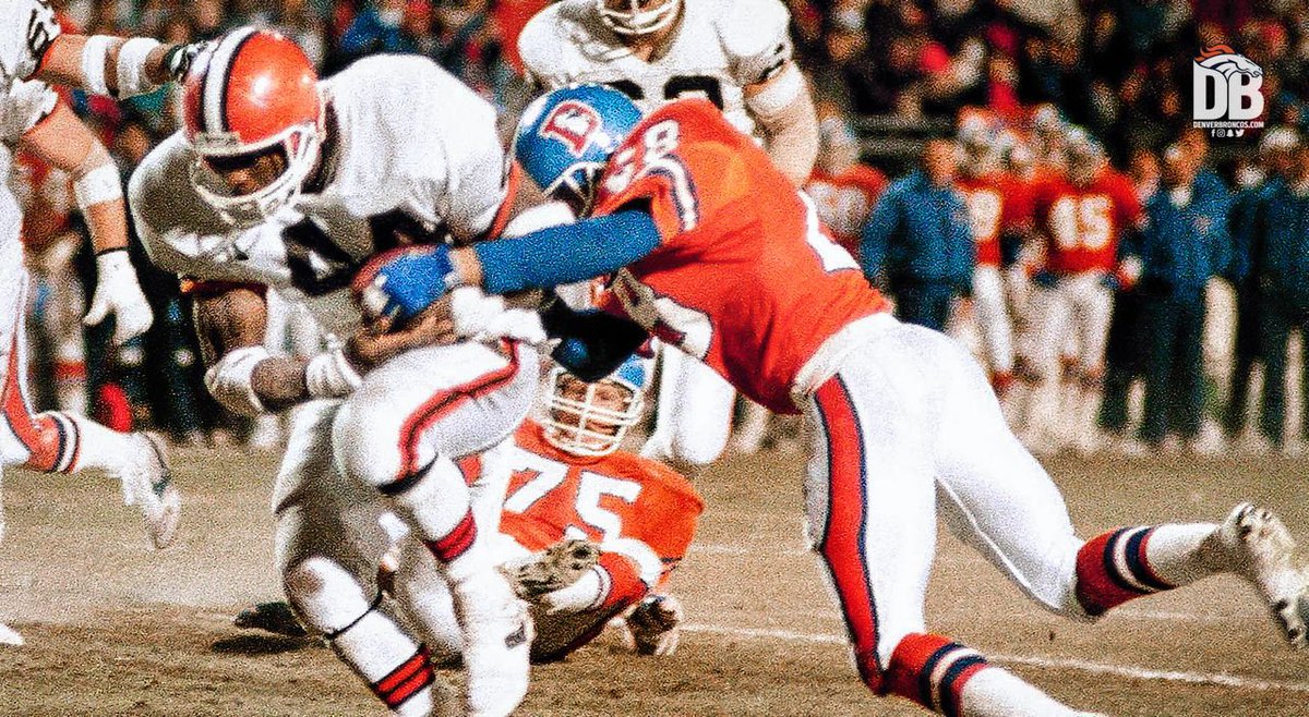 "And Denver has it ... Oh my!"  On this 📆 in #Broncos history: 'The Fumble'  📺 » j.mp/2DK1NTa https://t.co/zV2uAKlKjL