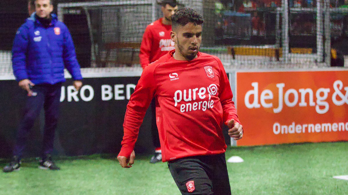 Adam Maher trainde vandaag voor het eerst mee. Door de weersomstandigheden niet buiten op het veld in Hengelo, maar binnen in de hal van <a href="/soccerinside_nl/">Soccer Inside.nl</a>  in Enschede #FCTwente 

➡ bit.ly/2FL6c98