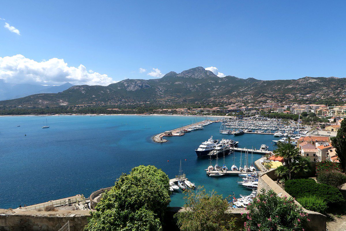 GuideEvasion's tweet photo. Notre nouveau #guideevasion Corse 2018 est disponible pour vous faire découvrir les merveilles de l'île de Beauté. 😊 On commence déjà à préparer notre future escale ensoleillée ! ☀️ Et vous, quelle est votre prochaine destination ? ✈️©bertomic / Pixabay https://t.co/otZ7Y1mrwr