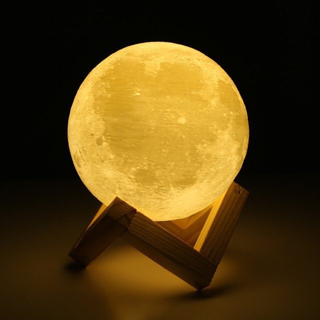 katie_ravnell's tweet photo. I'm literally obsessed with this moon lamp can someone please buy it for me? 😍😍
https://t.co/vrpFOcXTNZ https://t.co/neBVizBV7L