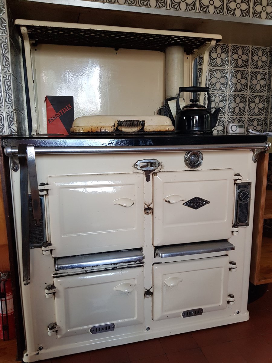 Selling a pretty ESSE range cooker, do you know anyone that might be interested in buying it? If so, let me know. Thank you😊