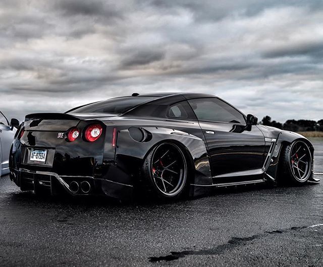 LoweredLife's tweet photo. Who doesn’t love a bagged #GTR? 🔥
#loweredlifestyle #livelow https://t.co/gVnPrTJyGA