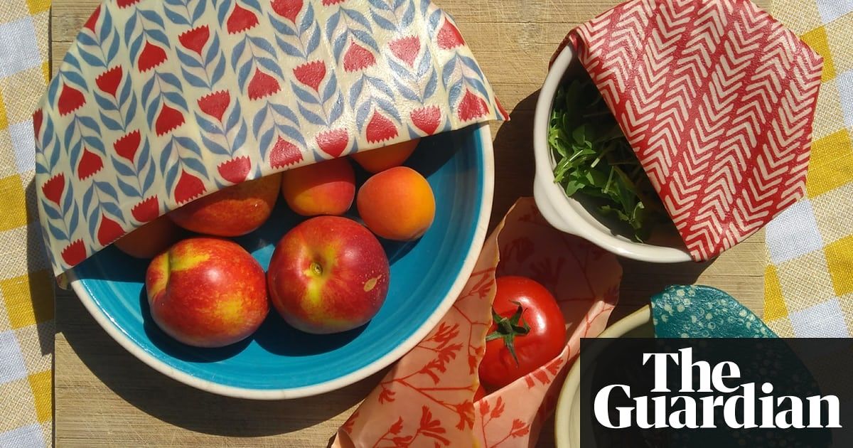 BeeBeeandleaf's tweet photo. Is it possible to go #plasticfree in today's world? Read all about how #BeeBeeWraps can help in the @Guardian https://t.co/oQDzOqMFcf https://t.co/rw6ybRvcsp