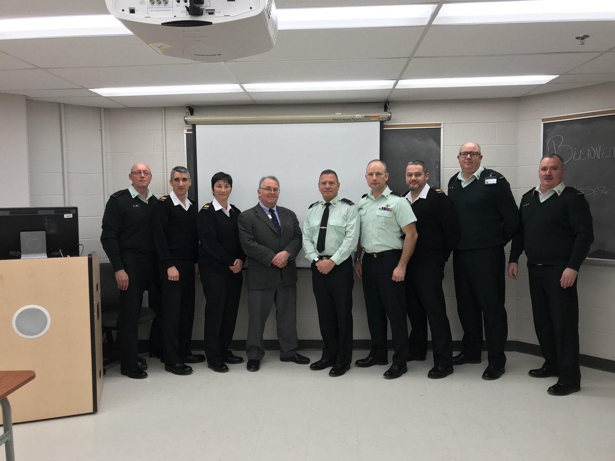 Goalielisten's tweet photo. #NEPDP students had great discussions w/ASM - étudiants du PQPFM ont eu des très bonne discussions avec SMA https://t.co/aklbnmb7pM