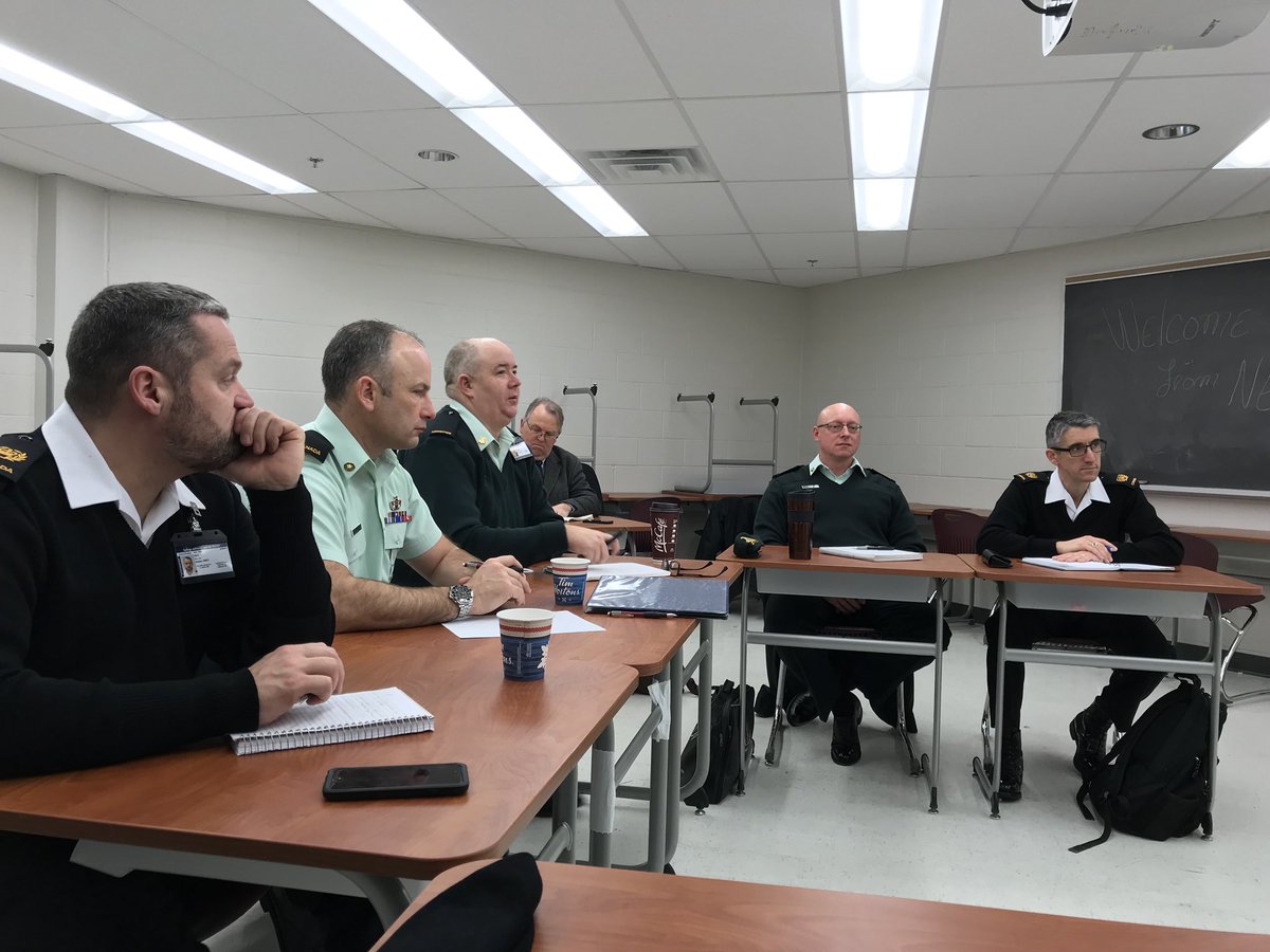 Goalielisten's tweet photo. #NEPDP students had great discussions w/ASM - étudiants du PQPFM ont eu des très bonne discussions avec SMA https://t.co/aklbnmb7pM