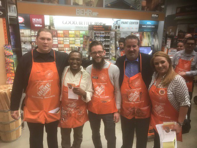 Clinton Henry in D24 @ 1505 awarded a homer award for Excellent Customer Service.  Great job, Clinton!
