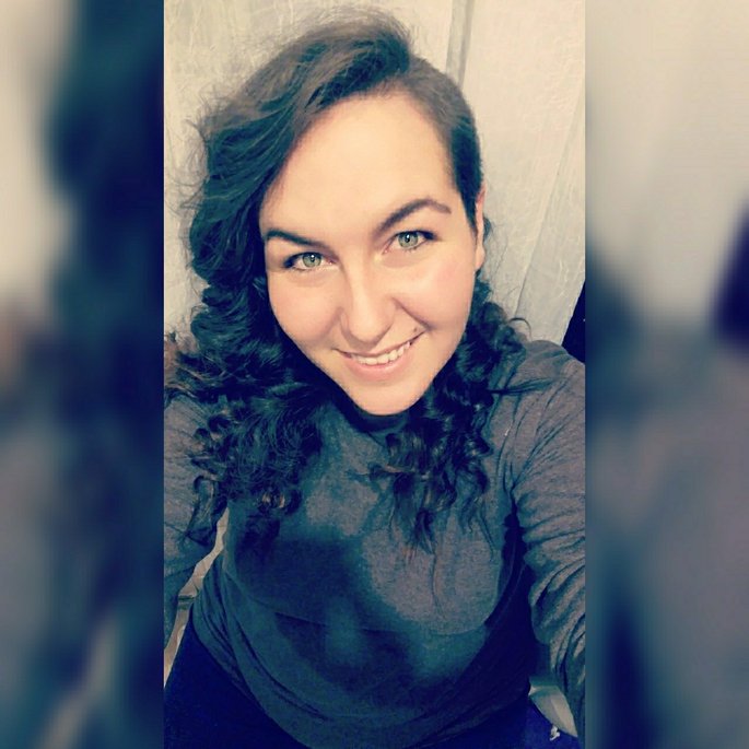 Parlier721's tweet photo. Went a little wild 😉 #newyearnewhair #newyear #newhair #shaved #halfshaved #longhair #longhairdontcare #curlyhair #curlsfordays #influenster #loreal #elnett #contest https://t.co/huCM04PtVN