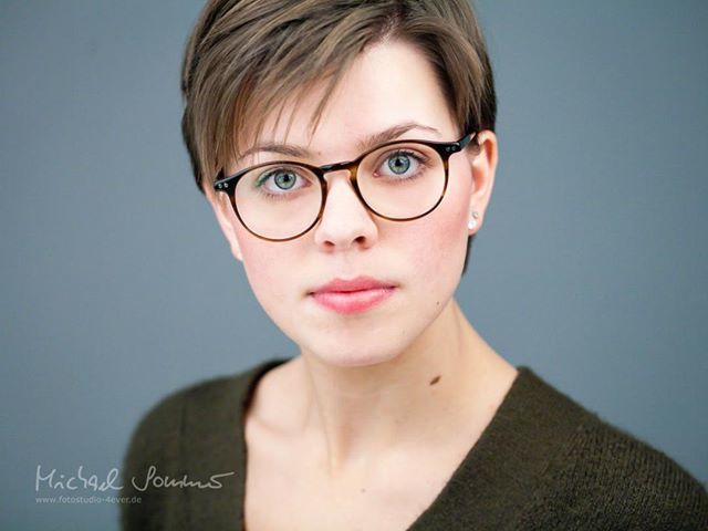 Fotostudio4ever's tweet photo. Vielen Dank Anna, dass ich Dich fotografieren durfte. 📷😊 #michaelsommer #fotograf #ahaus #headshot #picture #female #business #instagood #fotostudio4ever #all_shots #photooftheday #photostudio #pose #posing #face #light #photography #girl #dailygrind… https://t.co/r0JaQh6OJx https://t.co/gNSu3hUXqw
