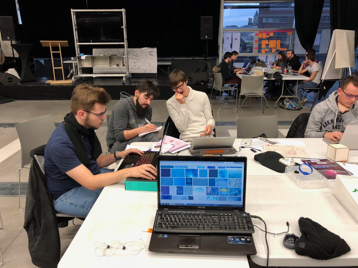 stick_nshare's tweet photo. Pas de repos pour les comm' et les Dev #StoryTelling #Coeurdelappli #NoTimeToLose #SticknShare @SI2018 @ENSICAEN #Caenlamer https://t.co/kTNiEZV8X4
