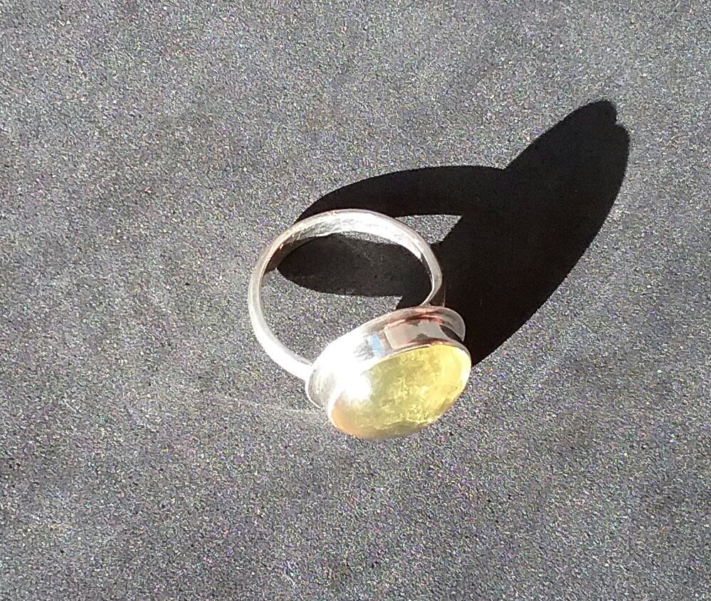 Yu2Xiaogang's tweet photo. Dominican Crystal Clear Green Amber Sterling Silver 925 Ring larg… https://t.co/ywFCId4aoT #jewelry #SilverAmberRing https://t.co/b0ItDRmrBm