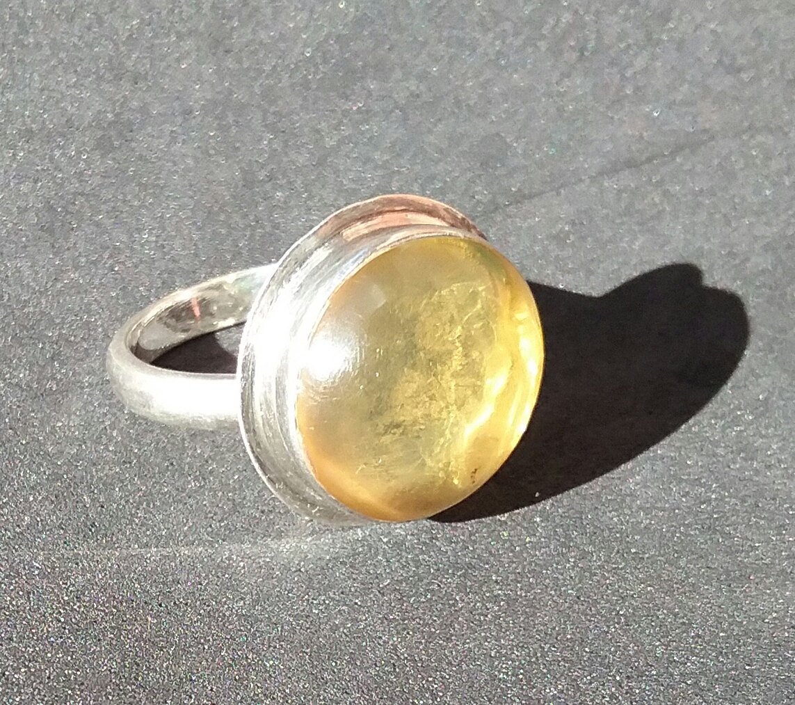Yu2Xiaogang's tweet photo. Dominican Crystal Clear Green Amber Sterling Silver 925 Ring larg… https://t.co/ywFCId4aoT #jewelry #SilverAmberRing https://t.co/b0ItDRmrBm