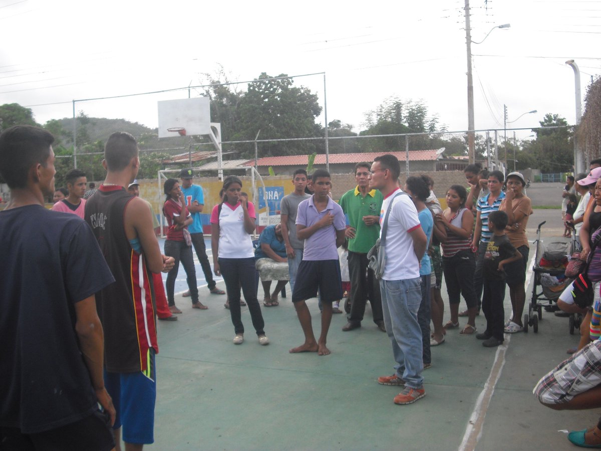 ONACapistrano's tweet photo. Sucede Hoy; El dia de ayer se realizo asamblea com la comunidad de las casitas viejas para sacar equipos de limpieza para los espacios deportivos siguiendo la orientación del comisionado regional de la ONA de la mano de nuestro alcalde Revolucionario Alexander Nasser https://t.co/pe3jydHlzr