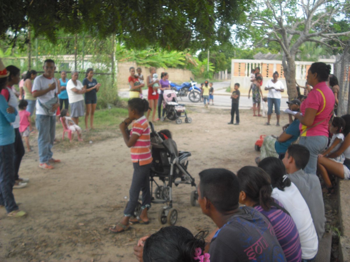 ONACapistrano's tweet photo. Sucede Hoy; El dia de ayer se realizo asamblea com la comunidad de las casitas viejas para sacar equipos de limpieza para los espacios deportivos siguiendo la orientación del comisionado regional de la ONA de la mano de nuestro alcalde Revolucionario Alexander Nasser https://t.co/pe3jydHlzr