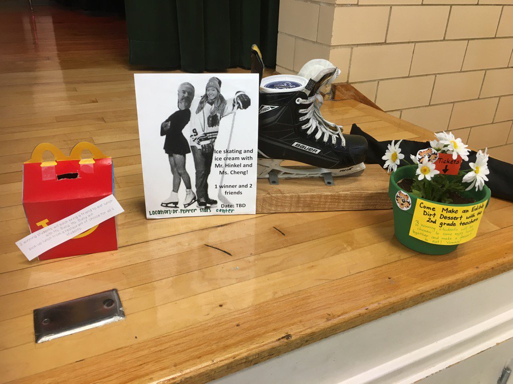 debbie_yarger2's tweet photo. Awesome PTA auction items at Terrace-time with teachers! #cantstoprisd https://t.co/dBnaczOvi3