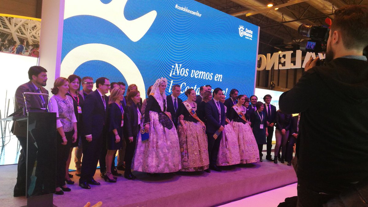 GastroAlicante's tweet photo. Presentación de @costablancaorg en #FITUR2018 #CostaBlancaenFitur donde a estado presente Mari Mar Valera Samblas presidenta de #APEHA Hosteleria Alicante https://t.co/EBtHdfRs1T
