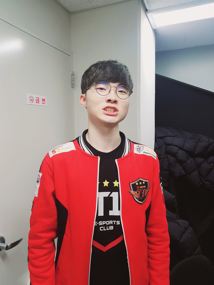 T1LoL's tweet photo. 늦은 시간까지 고생하셨습니다. #SKTWIN https://t.co/XpEnrkaICs