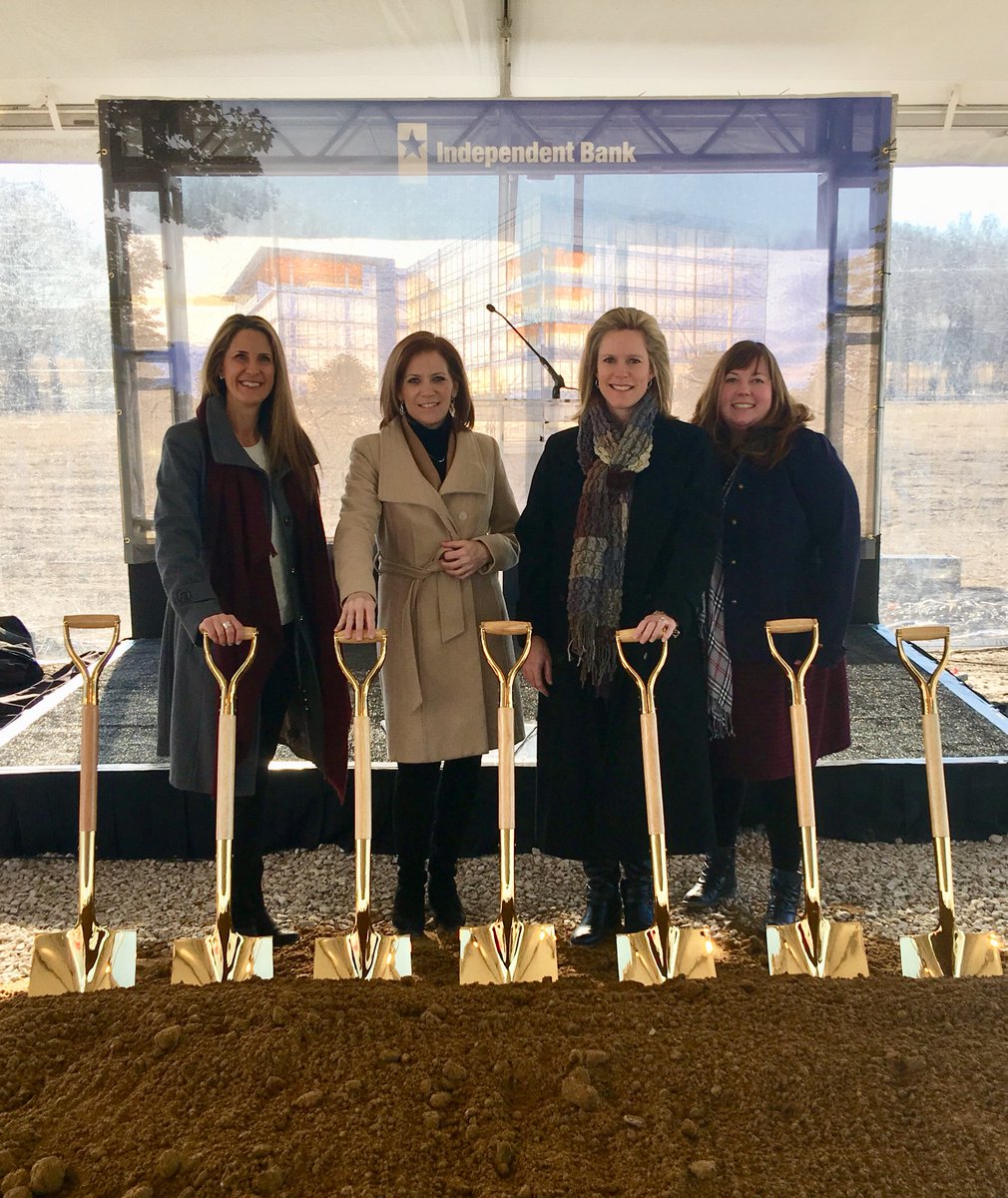 traciefrazier's tweet photo. Team groundbreaking, let’s dig! #independentbank @KDC_Development #commercialrealestate #marketingandcommunications https://t.co/2jNjtJOo5d