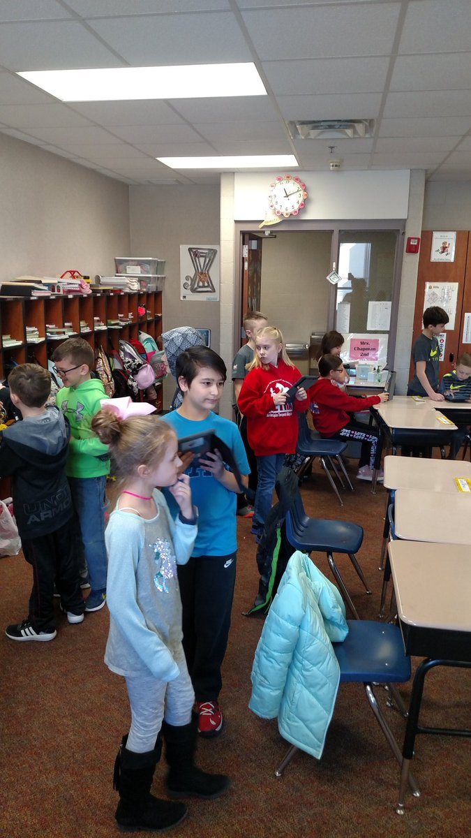 TeeylC's tweet photo. 5th grade buddies showing their 2nd grade buddies how to explain "kindness" through the PicCollage app. https://t.co/x3XqZD4nus