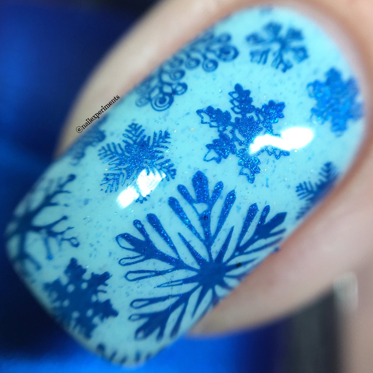 💙❄️Snowflake nail art using various products from <a href="/GirlyBitsPolish/">Girly Bits Cosmetics</a> and a stamping plate from <a href="/LinaNailArtSupp/">LinaNailArtSupplies</a> - more info on the blog:
nailexperiments.com/2018/01/winter…