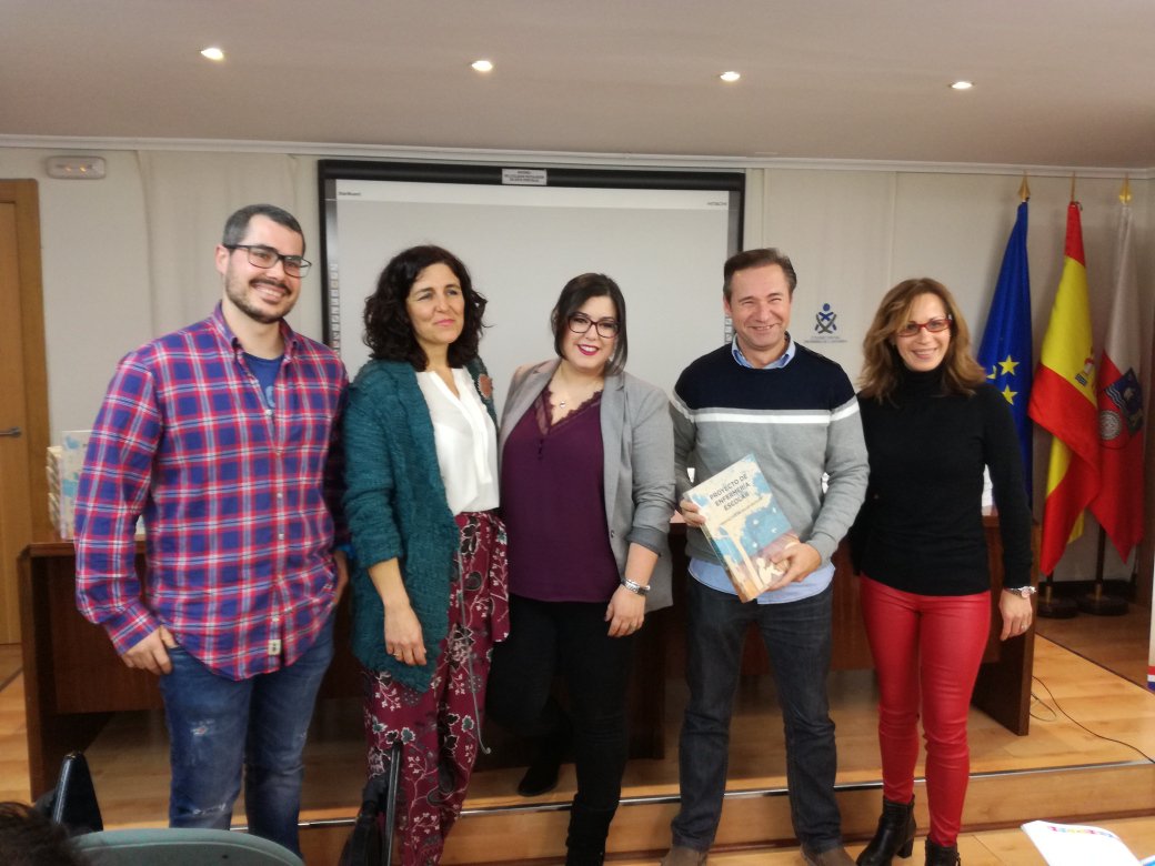 enfermeriacan's tweet photo. Finaliza la  presentación del libro: "Proyecto de Enfermería Escolar" con la asistencia de profesores, enfermeros y profesionales sanitarios en apoyo a la figura de la enfermera escolar. @EnfescolarCant  https://t.co/TN5C7gQ8Q0 https://t.co/NRU1j1cbdg