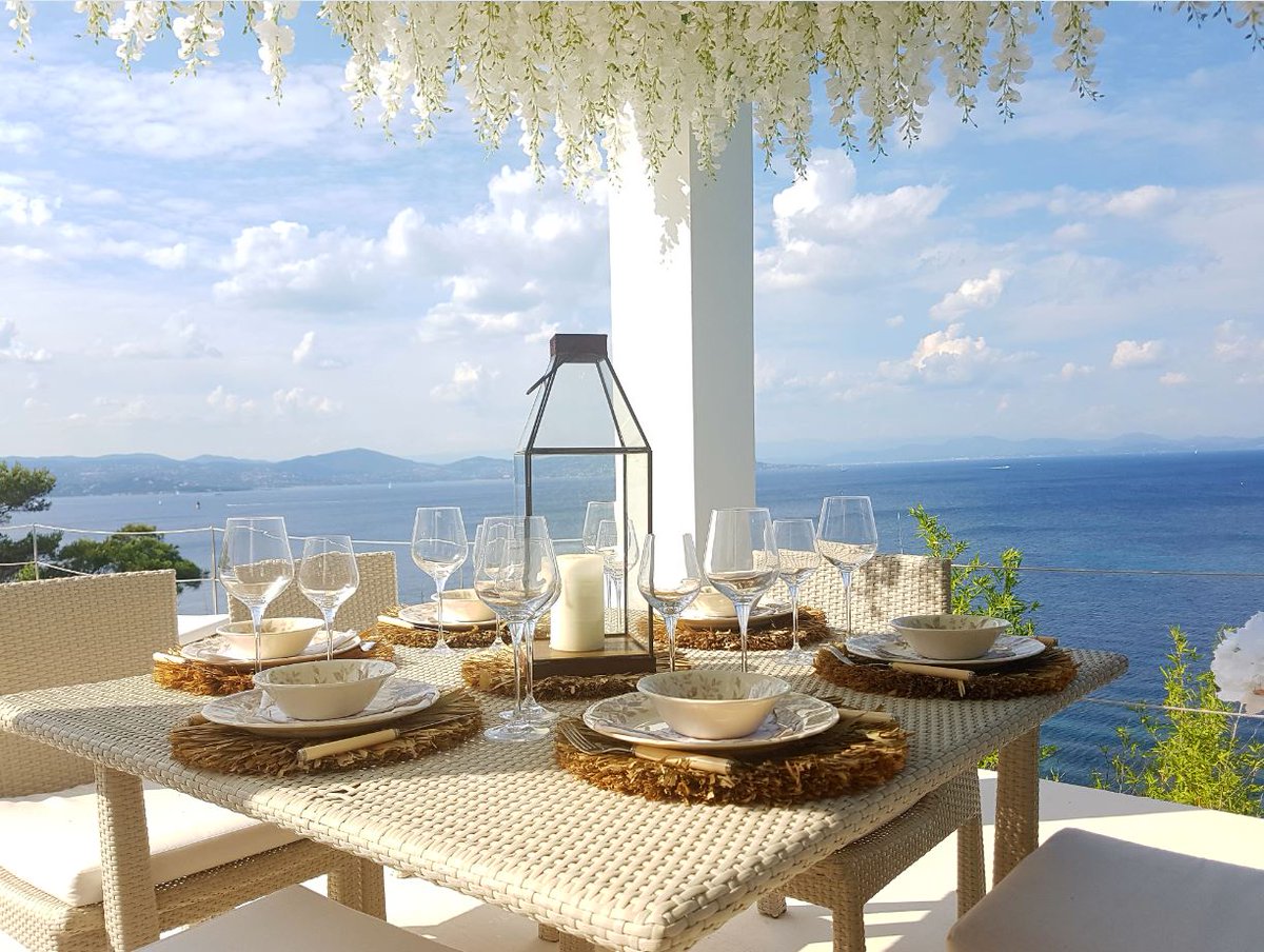 elegantaddress's tweet photo. where better to spend your #Wednesday ? #CotedAzurFrance #southoffrance #FrenchRiviera ☀️ https://t.co/o4R6QCLzrt