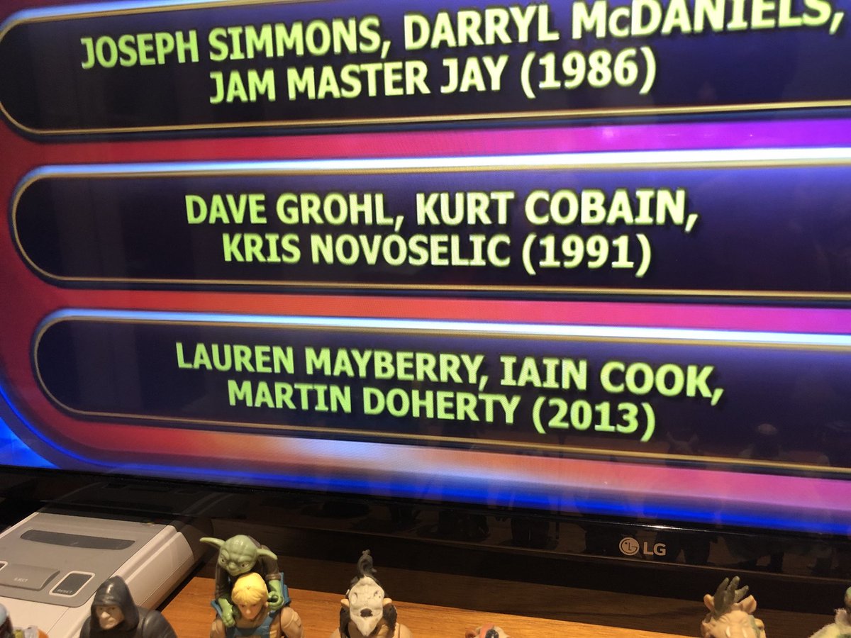 When your favourite band is the answer to a @TVsPointless question <a href="/CHVRCHES/">CHVRCHES</a> #chvrches