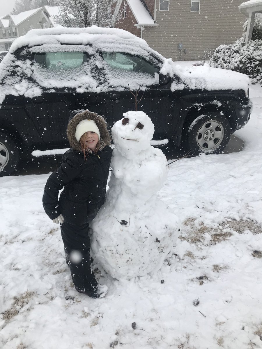 Michy1185's tweet photo. Snow is still falling in Creedmoor, NC @wralweather @wral #snowinnc https://t.co/58oUp5yh9H