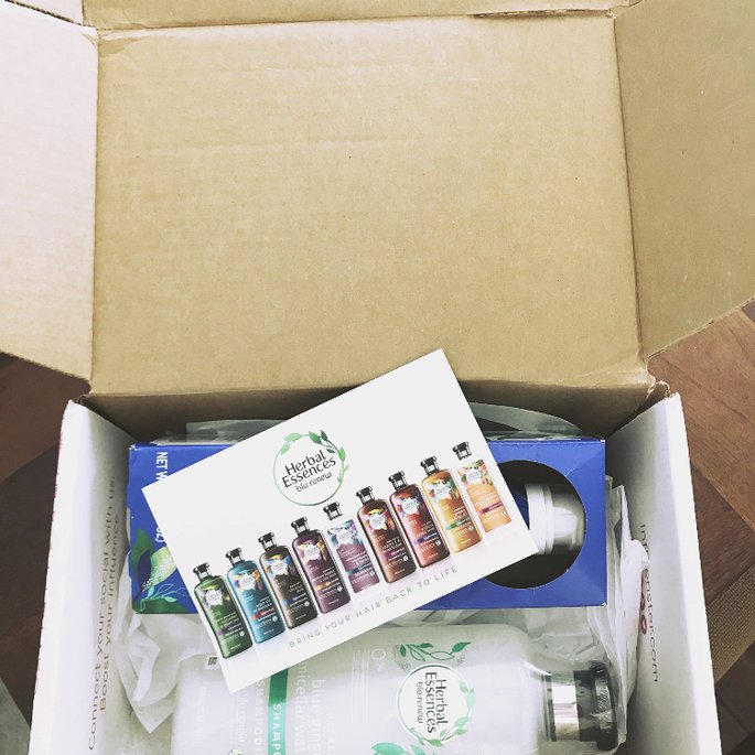 brainabeauty24's tweet photo. So exited my #VoxBox #HerbalEssence just arrived! Can’t wait to try these! @influenster https://t.co/INOC7zxayt
