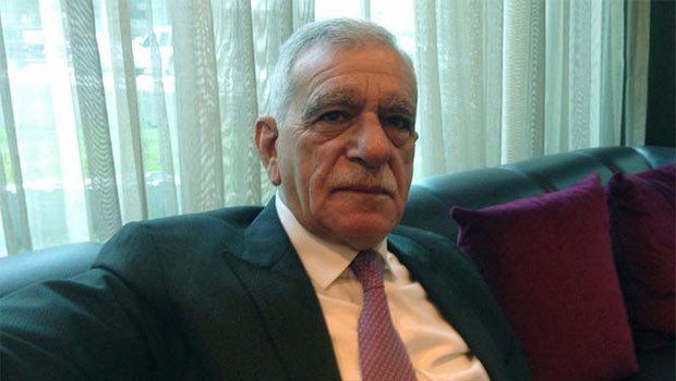 Dengekobanecom's tweet photo. Ahmet Türk’ten Afrin uyarısı: Yüzyıllarca sürecek nefret getirir https://t.co/TE7A55uQXi https://t.co/QVNq0prnRd