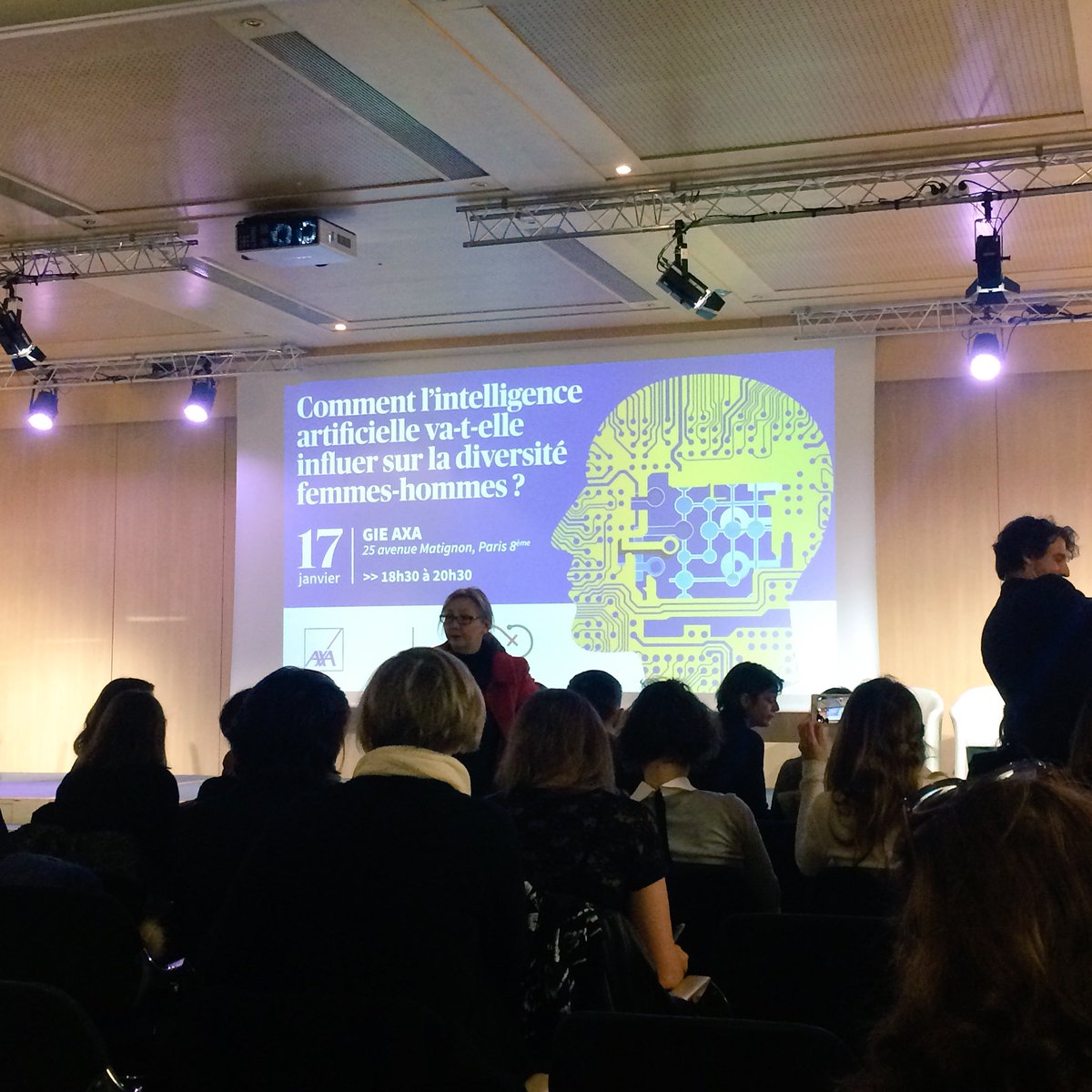 MrsCaroline_C's tweet photo. Conférence sur l’influence de l’intelligence artificielle sur la diversité femmes-hommes #InclusiveAI https://t.co/QM5KN72lN2