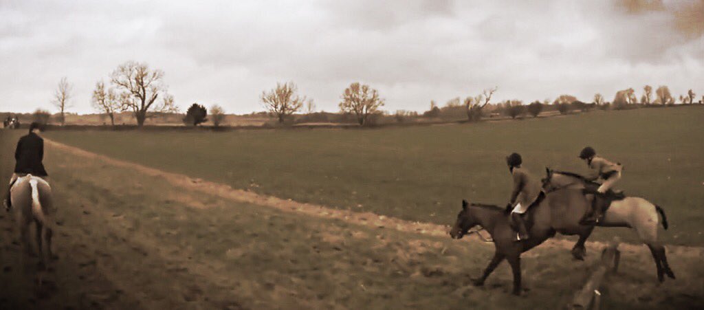 We had such a fantastic day with the Heythrop Hunt. Incredibly friendly gang, really fun day and a 2 day hangover to boot! #thanksjaeger! 🥃
I hope you enjoy the head cam, sorry it’s tilted too high! 🤦🏼‍♀️ #headcam #hunting #heythrop #arthur 🏇🏿

youtu.be/ivlFXFDg9yQ