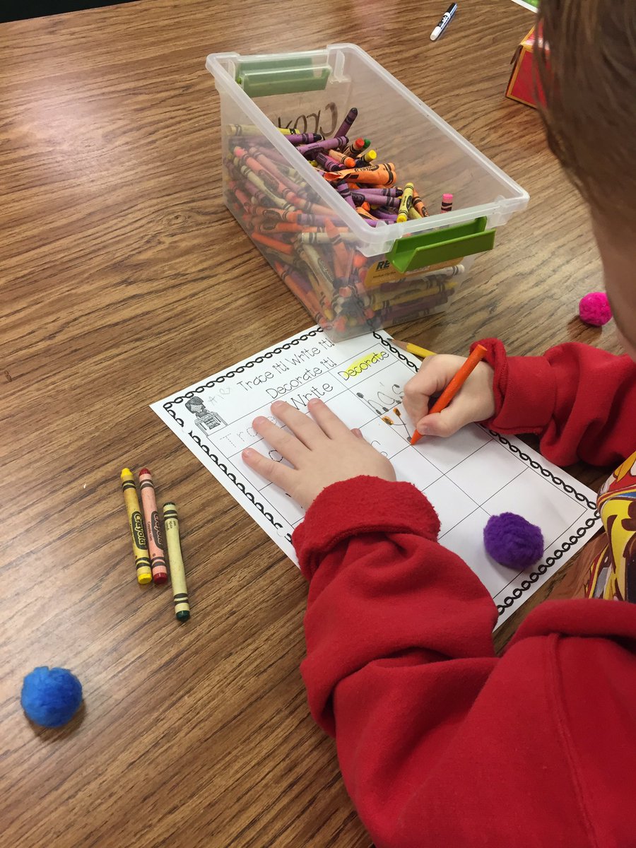 SCLedConsult's tweet photo. Practicing our words in different ways with dice, crayons and peer work! #trschools https://t.co/pbwxHH5T7b