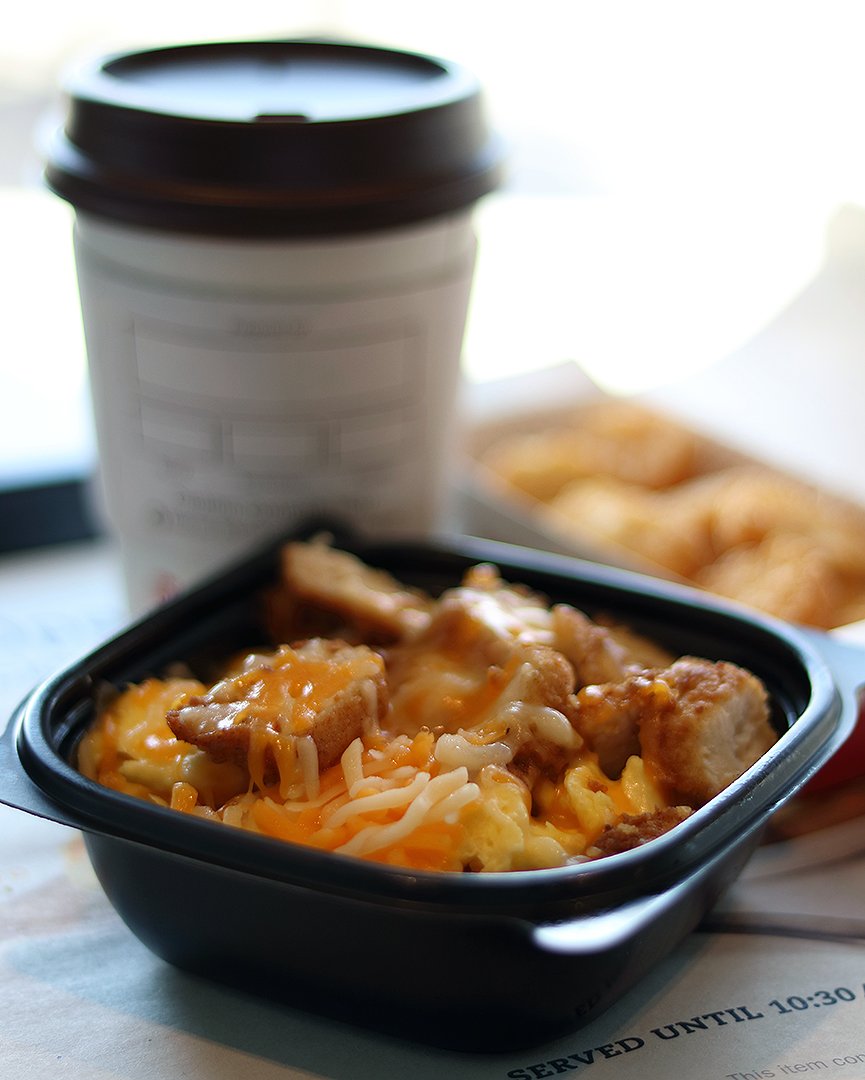 SpaChickfilA's tweet photo. Mix up your morning routine with a #HashBrownScramble Bowl from Chick-fil-A. https://t.co/jWjBY7dT36