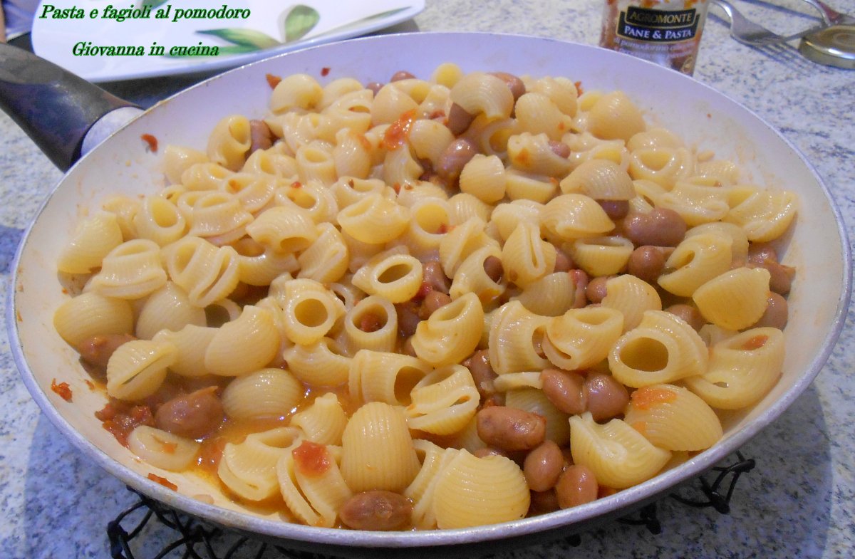 Giovannaincucin's tweet photo. Piatto che riscalda il cuore e lo stomaco nelle serate un po’ fredde.
https://t.co/1Wk7ON85X4
#giovannaincucina #gialloafferano #gialloblog #primipiatti #pasta #pipe #piperigate #fagioli #fagioliborlotti #pomodoro #food #foodporn #foodlove #foodblog #foodblogger https://t.co/JuLAsiNHRb