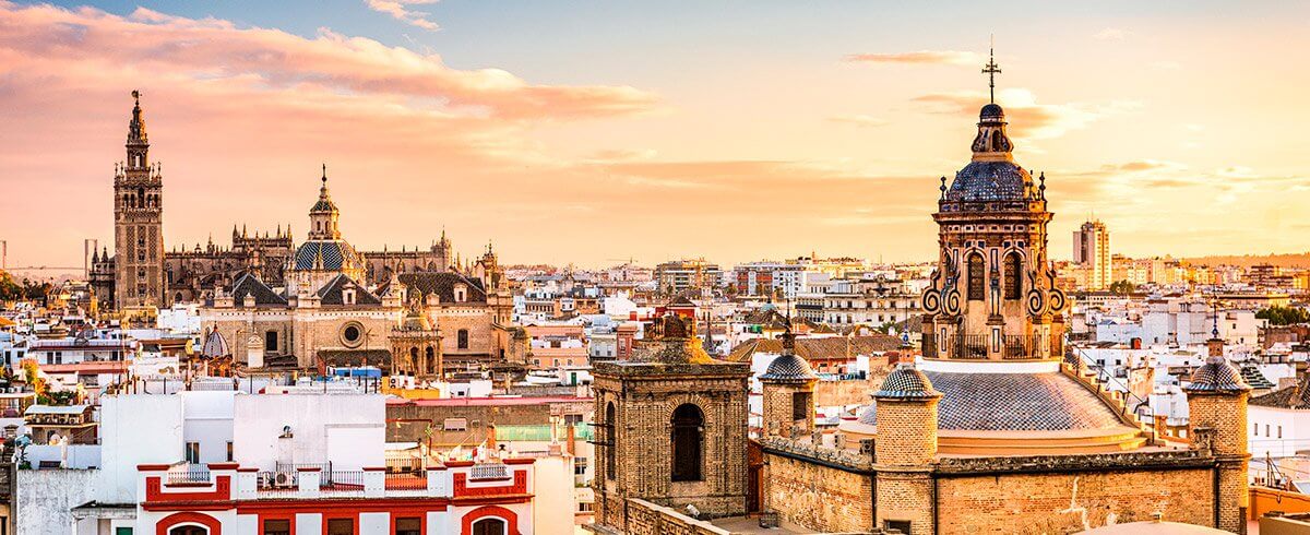 SWsevilla's tweet photo. #Sevilla ha sido elegida por @lonelyplanet la mejor ciudad del mundo para visitar en 2018: una oportunidad única para empezar por fin con tu idea de #startup del sector #turismo 😀 Hazla realidad en el próximo #SWSevilla TuriGastro. Entradas: https://t.co/E6vSZ9WpNY https://t.co/zyW1HSn0gg