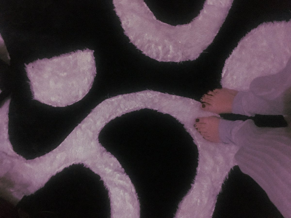 Feet on the ground, mmm Velle?