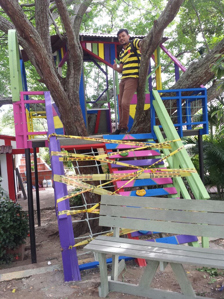 EcodesignColsas's tweet image. Casa en el árbol ecológica &quot;madera plástica&quot; ¿quien de niño no quiso una casa en el árbol?