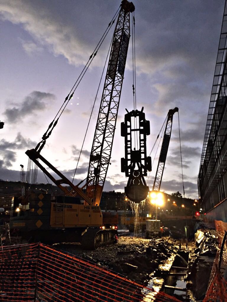 MikelMarkina's tweet photo. ¡Atardeceres haciendo pantallas! 📸
#Liebherr #HS855 #HS845 #HS843 https://t.co/zB8xL8xEHQ