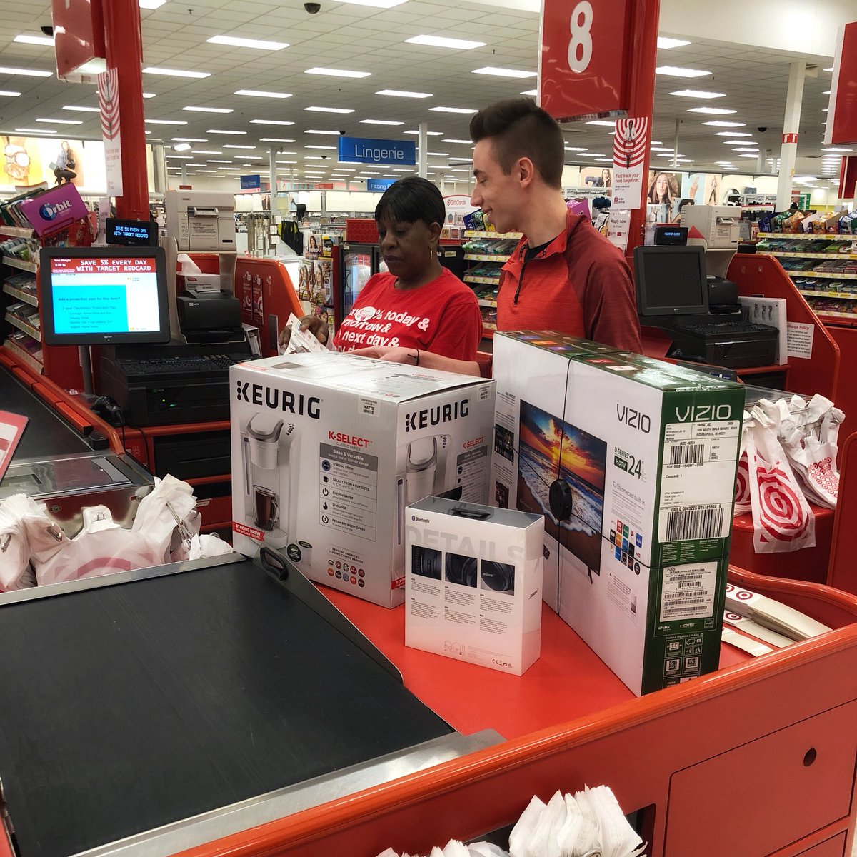Caught <a href="/evandoolan/">Evan Doolan</a> teaching and training Front End Team Members on SRPs! 🔌🔒 #T1789 #ProtectThePurchase #SRP #EveryonePlays