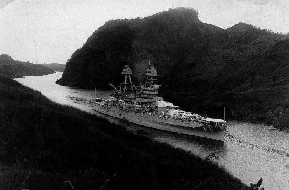 Uss Arizona in Panama Canal