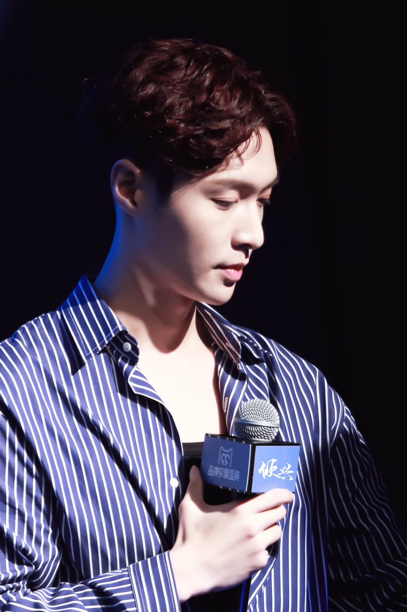 EnchantedLay's tweet image. #张艺兴0117亮相六周年 #张艺兴 #ZhangYixing #lay #레이 #장이씽 
I'm enchanted to meet you.