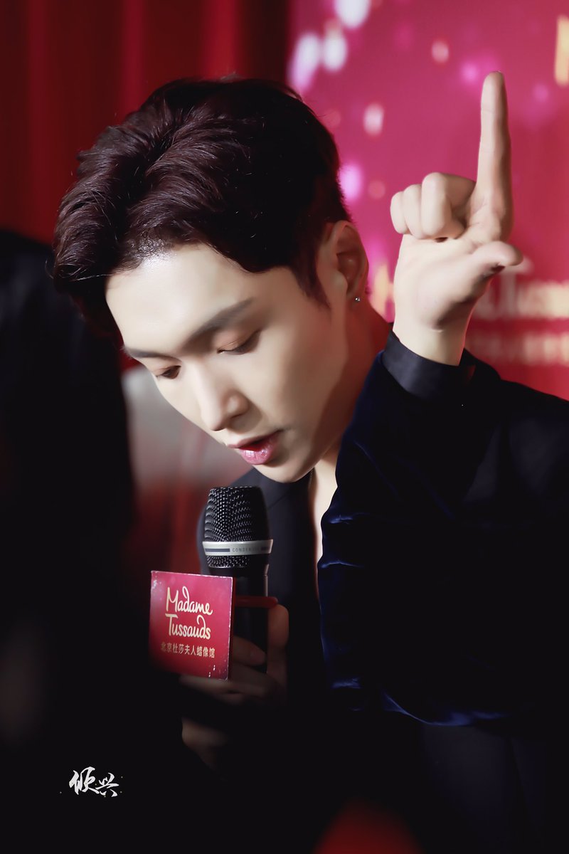 EnchantedLay's tweet image. #张艺兴0117亮相六周年 #张艺兴 #ZhangYixing #lay #레이 #장이씽 
I'm enchanted to meet you.