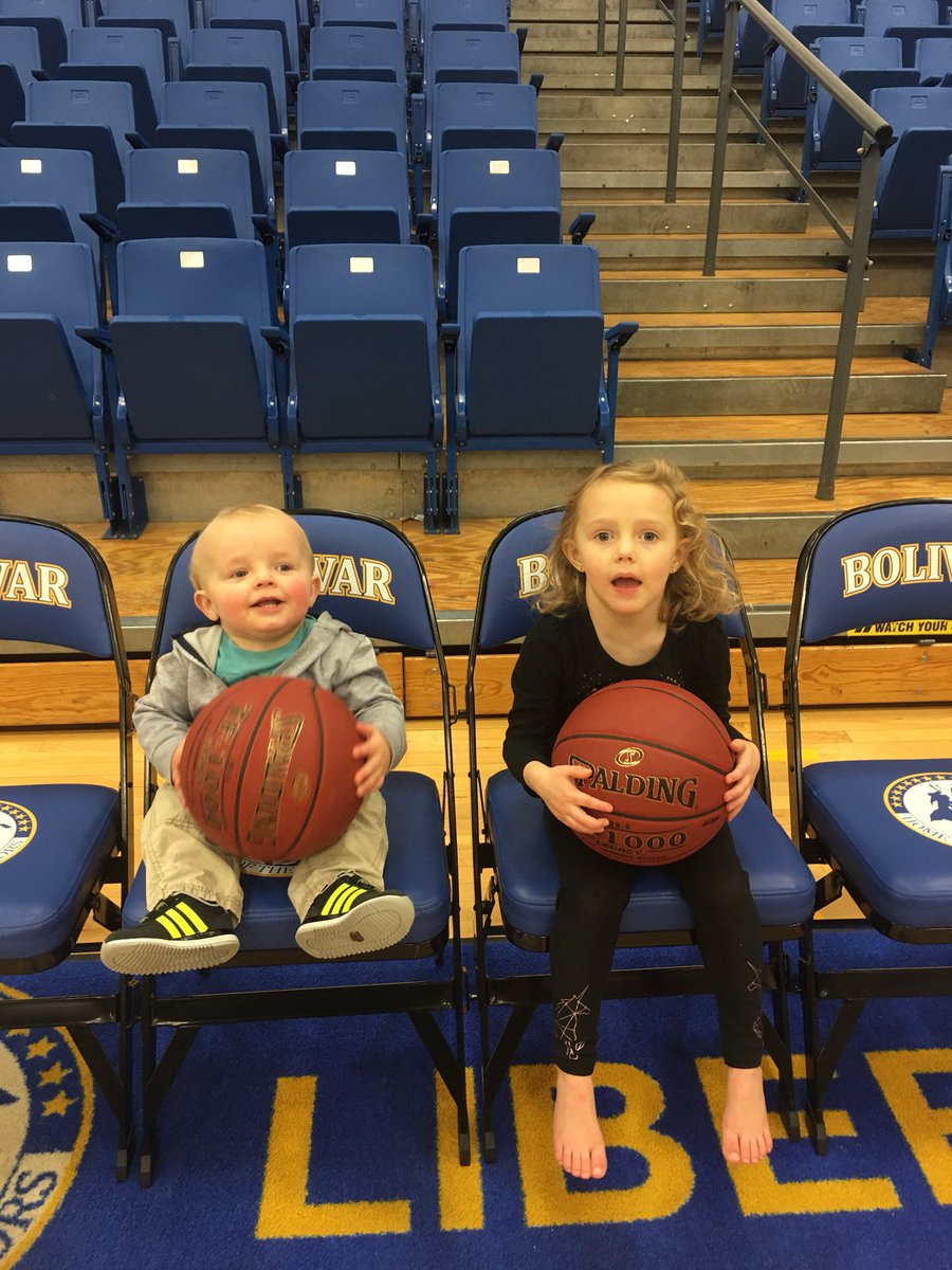 @RobbyHoegh @LadyLibsCoach They are ready to play!! Please excuse the looks on their faces 😂😂 #FutureLibs