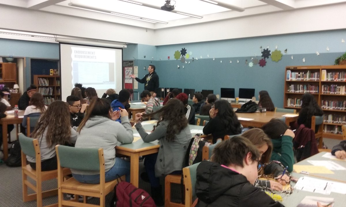 Class of 2022 is registering for <a href="/FossilRidgeKISD/">Fossil Ridge High School</a> We can't wait to see what the future holds for these awesome Wildcats👩‍🎓👨🏿‍🎓👩🏽‍🎓  #BrightFuture #KISDBragChat
